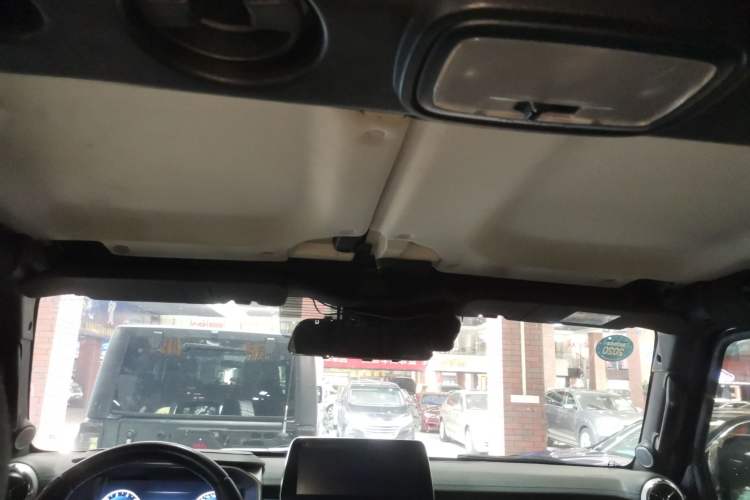 Used Beijing Auto BJ40 2019 2.3T Automatic Four-Wheel Drive Urban Hunter Edition Premium Model China VI Emission Standard
