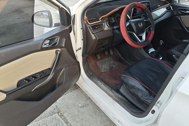 Used Baojun 310W 2017 1.5L Manual Fashion Model China V
