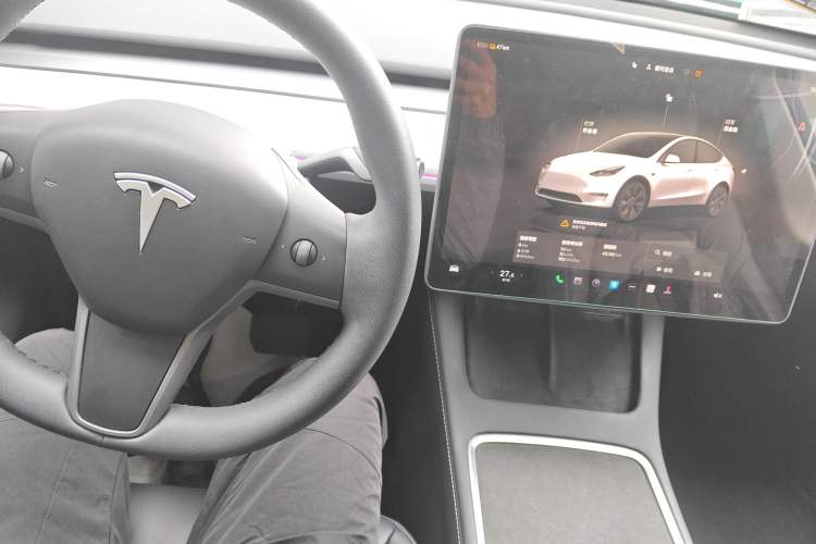 Used Tesla Model Y 2023 Rear-Wheel-Drive Version
