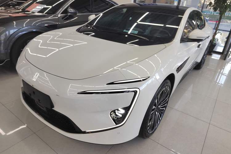 Used  12 2025 Ultra Extended-Range Edition