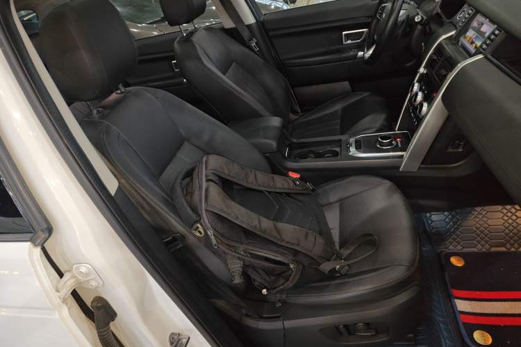 Used Land Rover Discovery Sport 2019 240 PS SE Version China VI Standard
