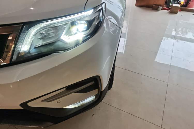 Used Geely Auto Emgrand X7 Sport 2018 1.8TD Automatic Two-Wheel Drive ZhiZun Model with 4G Connectivity