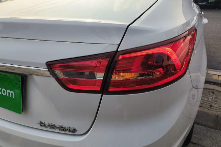 Used Ford Escort 2015 1.5L Automatic Fashion Model
