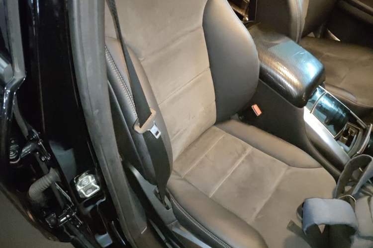 Used Mercedes-Benz R-Class 2014 R 320 4MATIC Business Model
