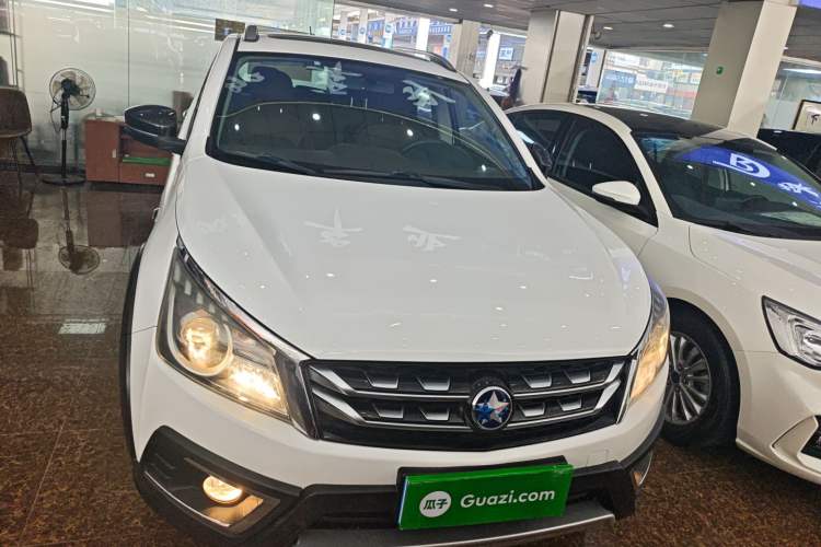 Used Venucia T70X 2016 2.0L CVT SmartFun Sport Edition