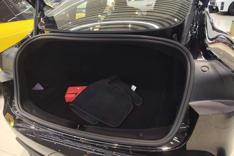 Used Tesla Model 3 2023 Rear-Wheel-Drive Version
