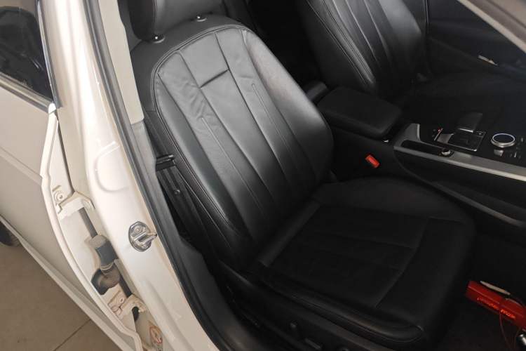 Used Audi A4L 2019 40 TFSI Fashion Edition China VI Emission Standard