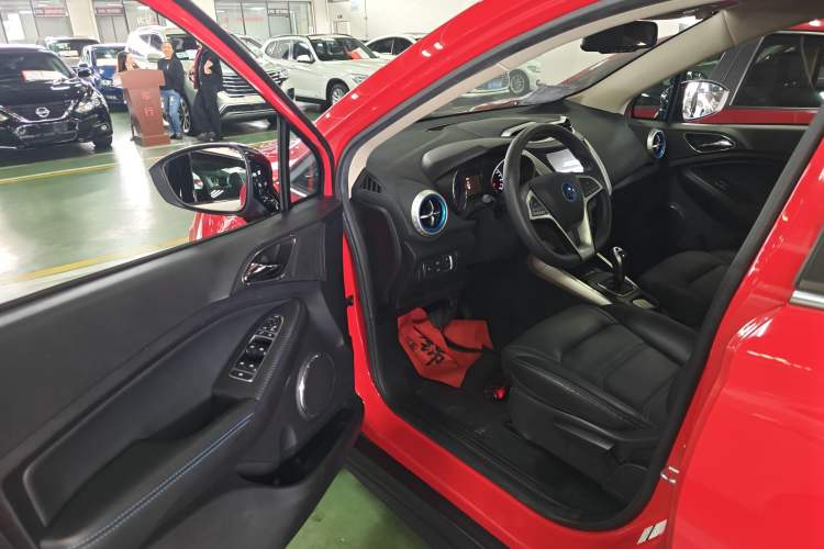 Used BYD Yuan New Energy 2018 EV360 Smart Connected Cool Model
