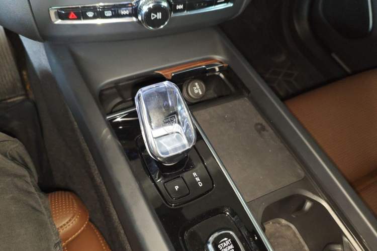 Used Volvo XC60 New Energy 2025 Plug-in Hybrid Long-Range All-Wheel Drive Smart Luxury Edition