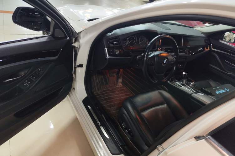 Used BMW 5 Series 2014 528Li Leading Model