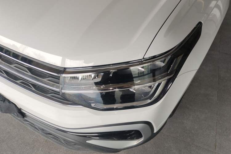 Used Volkswagen Tharu 2023 300TSI Two-Wheel-Drive Crescent Edition