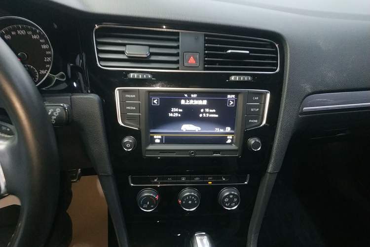 Used Volkswagen Golf 2017 280TSI Automatic R-Line Million-Vehicle Commemorative Edition
