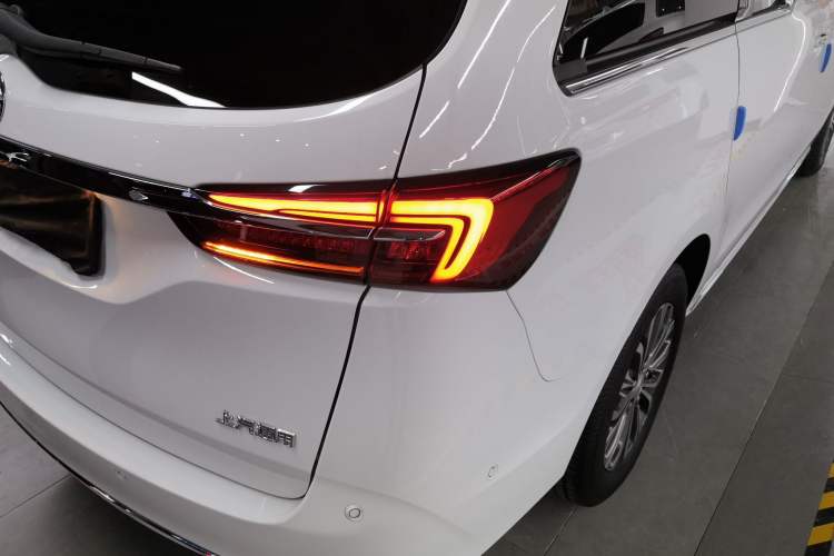 Used Buick GL8 2023 Land Business Class Smart Deluxe Model