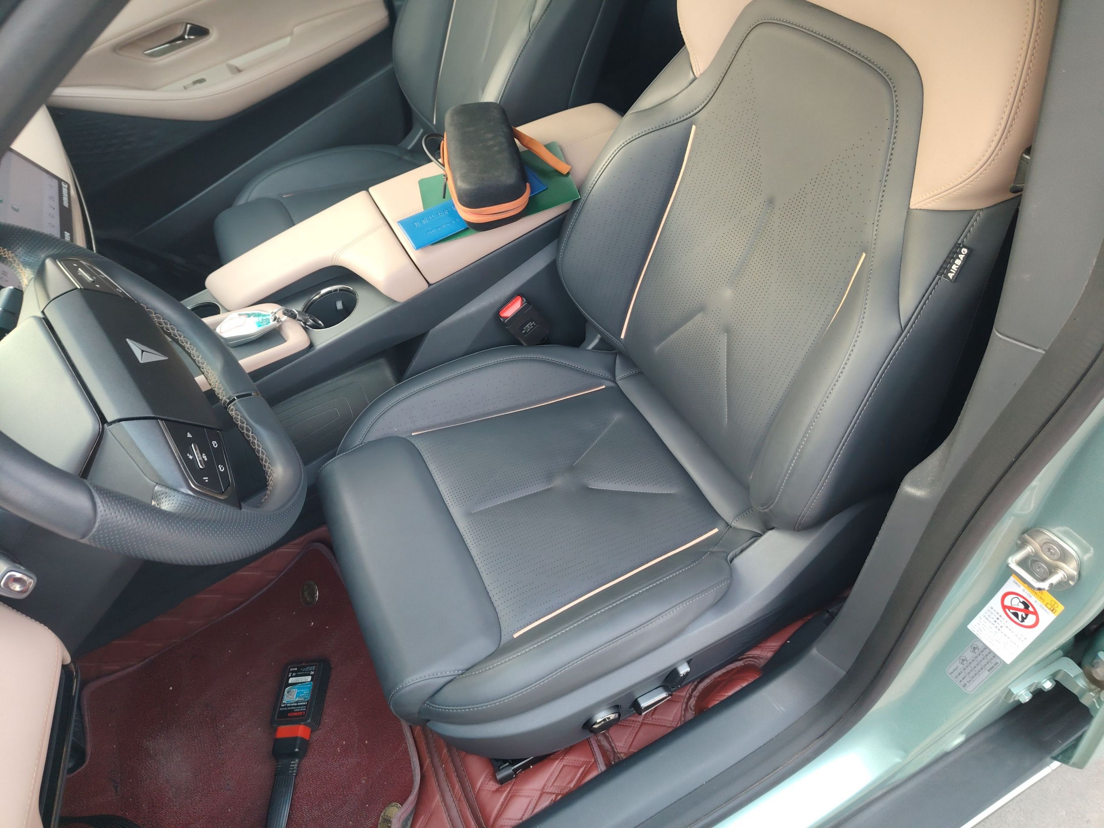 Переднее сиденье в автомобиле