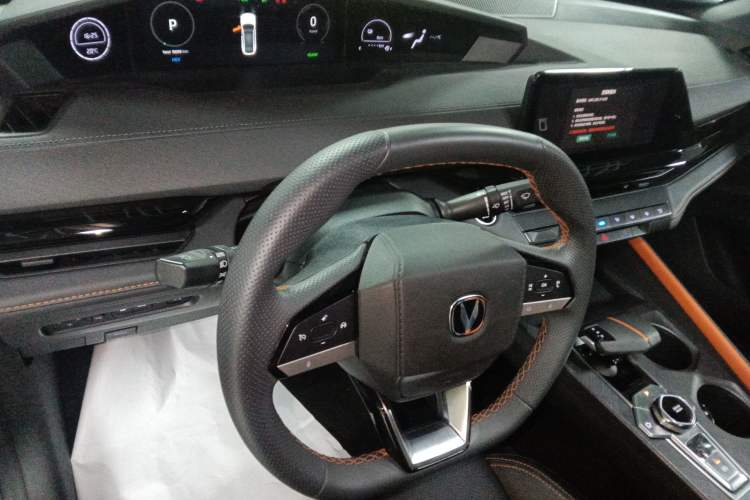 Used Changan UNI-V iDD 2023 ZhiDian iDD 1.5T 113km Smart & Fun Version
