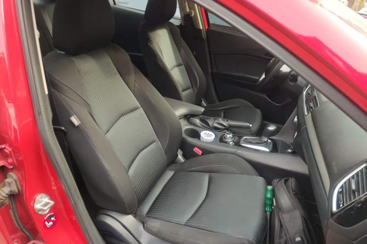 Used Mazda Mazda 3 Axela 2016 Sedan 1.5L Automatic Luxury Model
