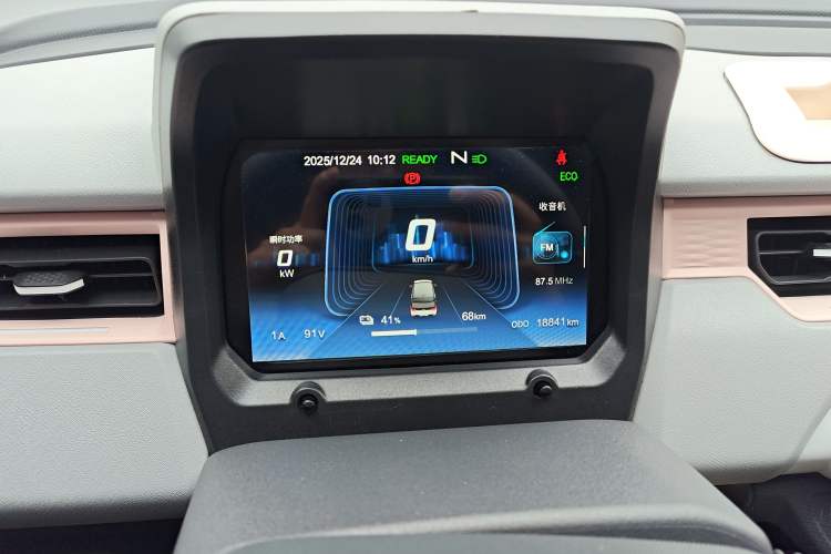 Used Chery QQ Ice Cream 2022 170km Sundae Phosphate Lithium-Ion
