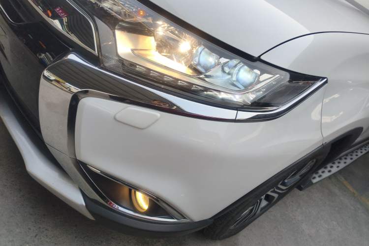 Used Mitsubishi Outlander 2016 2.4L 4x4 Luxury Edition 7-Seater
