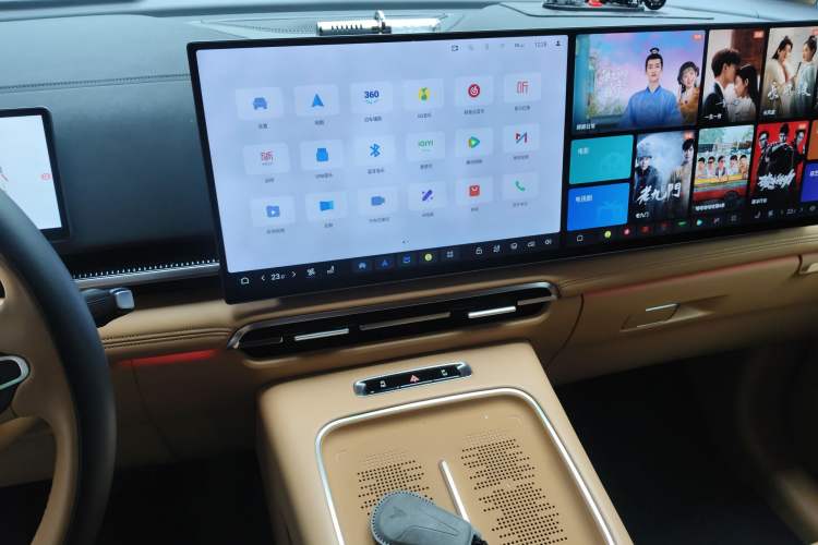 Used VOYAH Dream 2025 PHEV Four-Wheel Drive Prestige Kunpeng Edition
