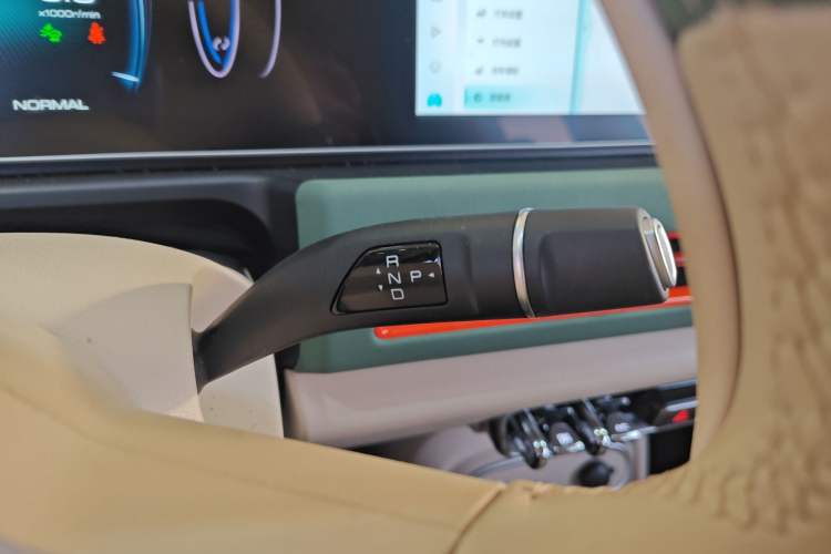 Used ORA Good Cat 2023 401 km Standard Range Luxury Version Lithium Iron Phosphate
