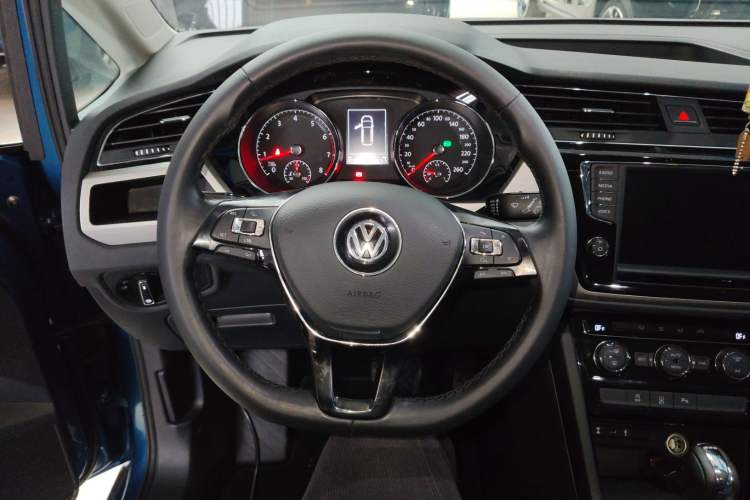 Used Volkswagen Touran 2018 Volkswagen Touran L 280TSI DSG Boundary Edition 7 Seats China V Emission Standard