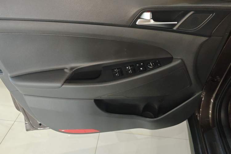 Used Hyundai Tucson 2015 1.6T Dual-Clutch Two-Wheel-Drive Smart Model
