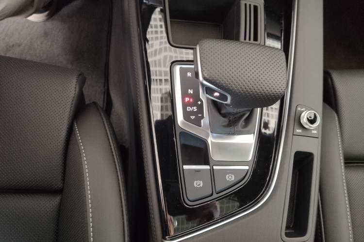 Used Audi A4L 2024 40 TFSI Luxury Dynamic Edition
