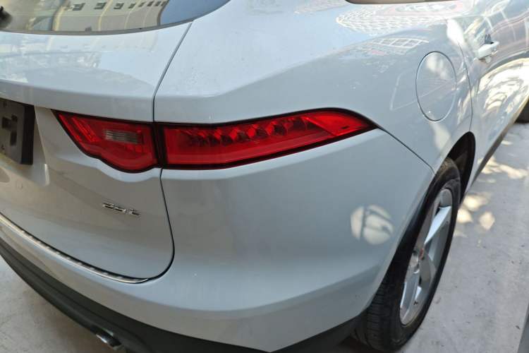 Used Jaguar F-PACE 2016 2.0T Two-Wheel Drive Urban Luxury Edition
