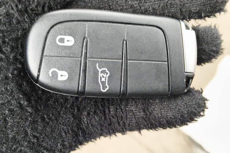 Used  Grand Cherokee (Import) 2015 3.0L Comfort Navigation Edition
