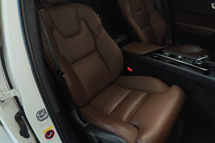 Used Volvo XC60 2022 B5 4x4 Smart Luxury Edition
