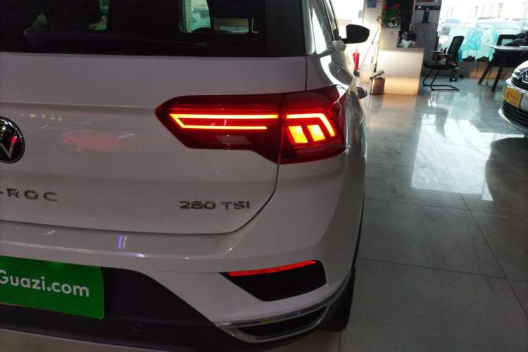 Used Volkswagen T-ROC 2021 280TSI DSG Two-Wheel Drive Comfort Connect 30th Anniversary Edition
