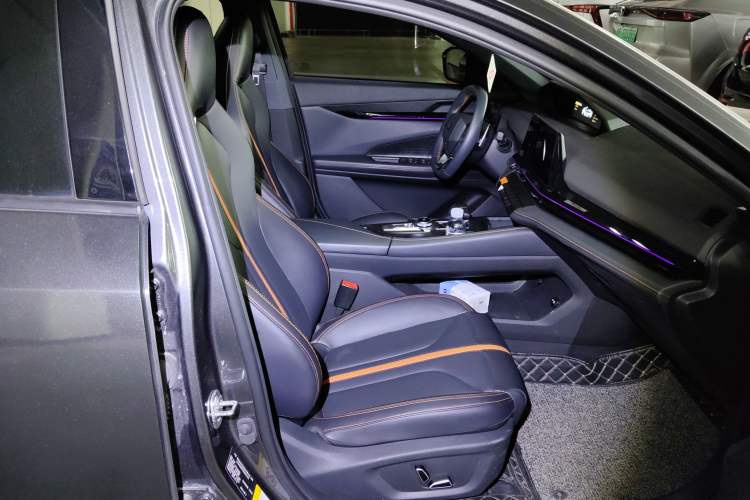 Used Changan UNI-V 2024 1.5T Prestige Edition