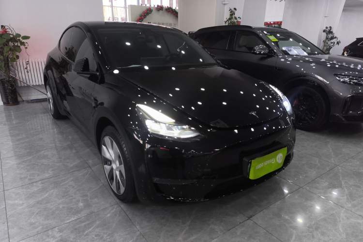 Used Tesla Model Y 2023 Long-Range All-Wheel-Drive Version
