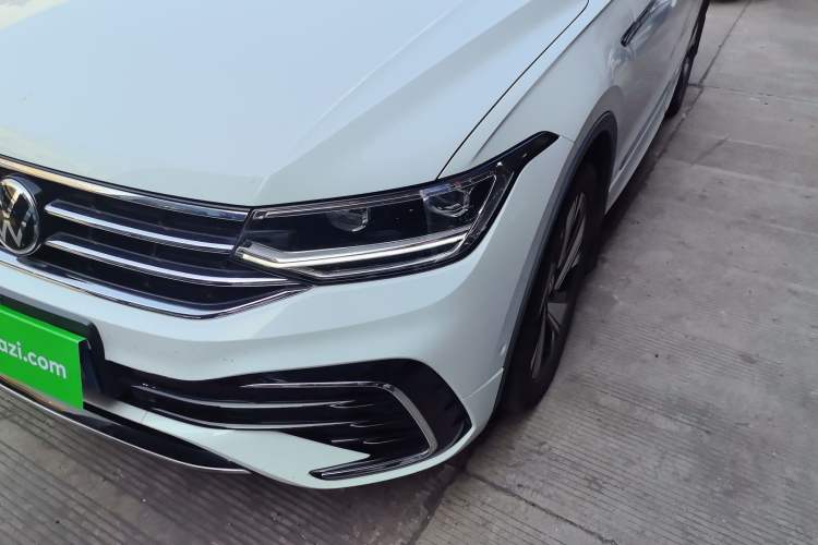 Used Volkswagen Tiguan L 2023 Facelifted 380TSI Automatic All-Wheel Drive R-Line Plus Version 7-Seater
