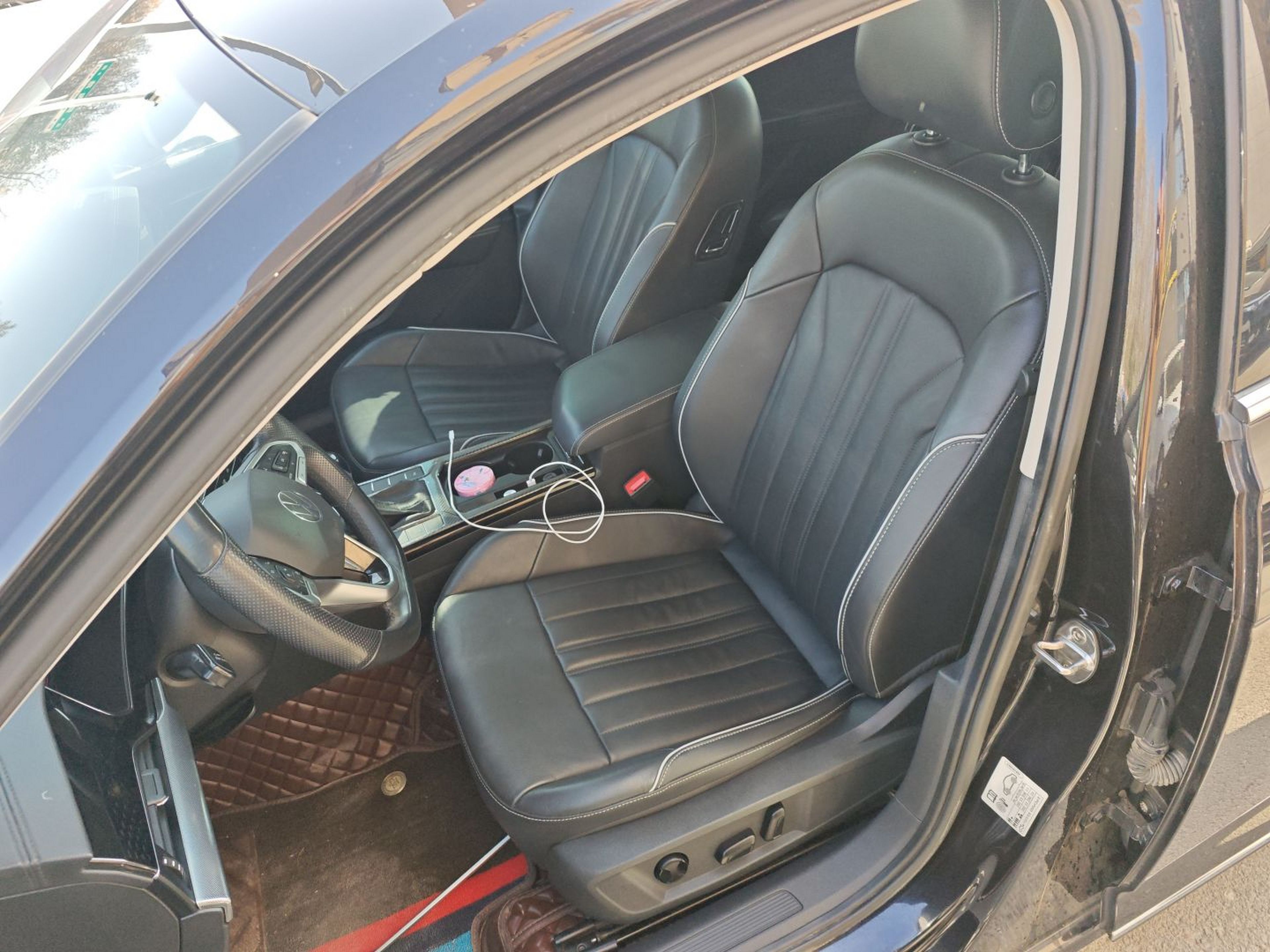 Переднее сиденье в автомобиле