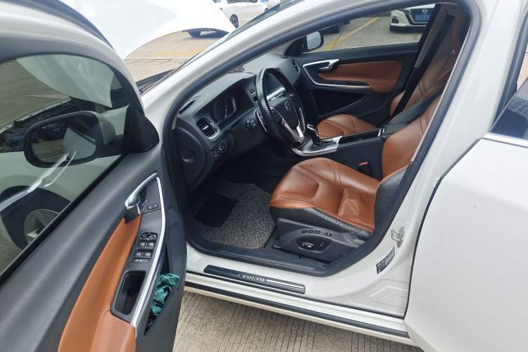 Used Volvo V60 2014 T5 Zhiya Edition