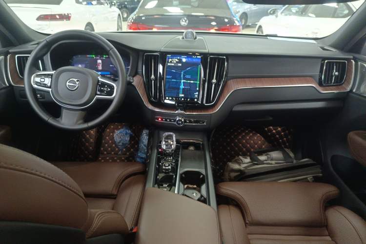 Used Volvo XC60 New Energy 2024 T8 Plug-in Hybrid Long-Range All-Wheel Drive Smart Luxury Edition