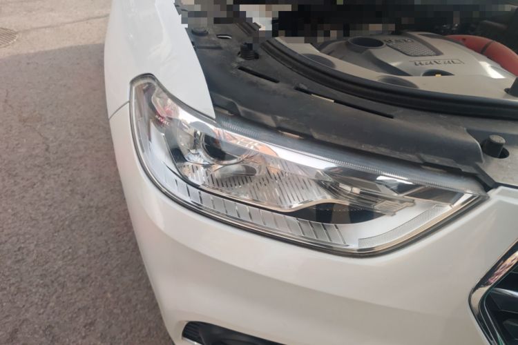 Used Haval H2 2018 Chuanxiang Edition Blue Badge 1.5T Dual-Clutch Two-Wheel Drive Fashionable Model
