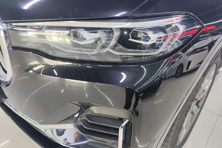 Used BMW X7 2021 xDrive40i Luxury Package with Leading Features
