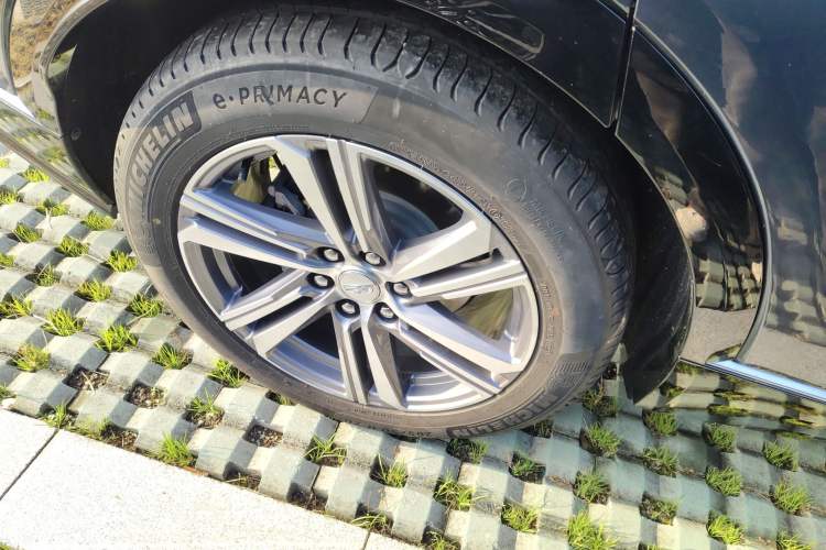 Used Cadillac LYRIQ 2024 Rear-Drive Standard Range Luxury Edition
