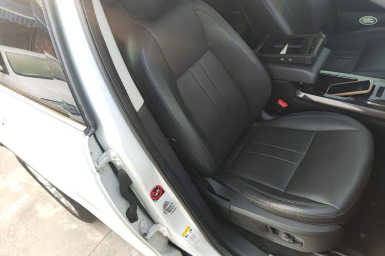 Used Land Rover Discovery Sport 2019 240 PS SE Version China VI Standard
