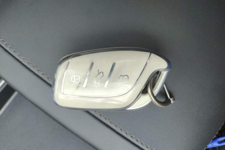 Used Roewe D7 2023 DMH 125km Superior Edition
