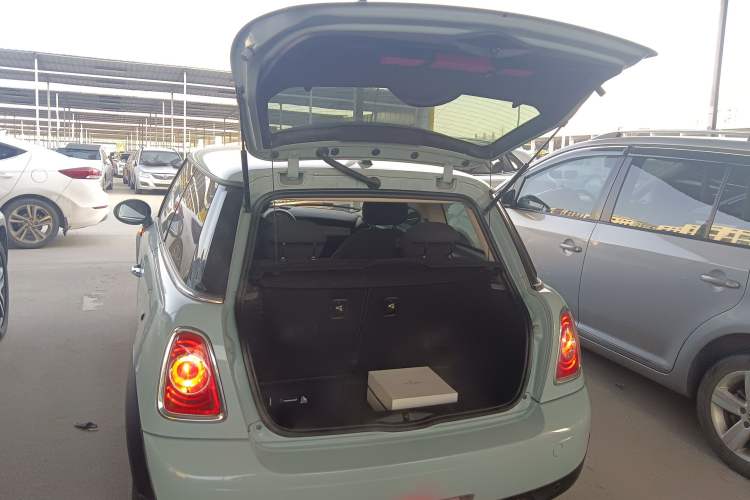 Used  MINI 2011 1.6L ONE
