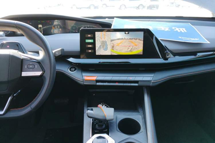 Used Changan UNI-V 2022 1.5T Prestige Version
