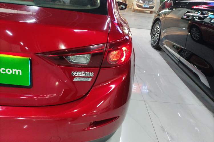 Used Mazda Mazda 3 Axela 2016 Sedan 1.5L Automatic Comfort Model
