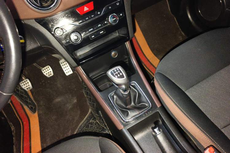 Used  Q25 2016 1.5L Manual Lehui Edition