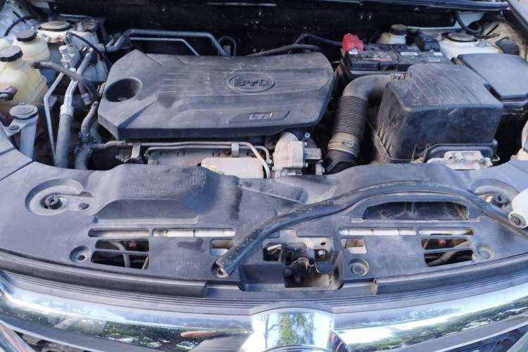 Used BYD Song 2016 Gaishi Edition 1.5TI Manual Haoya Model
