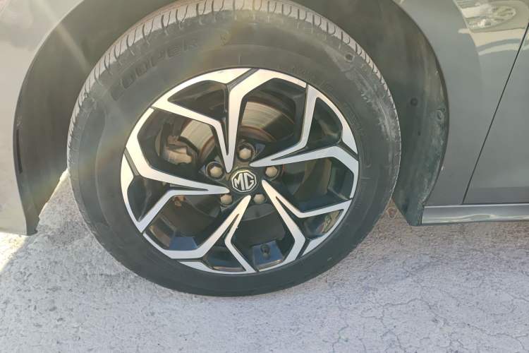 Used MG 5 2021 180 DVVT CVT Youth Luxury Edition
