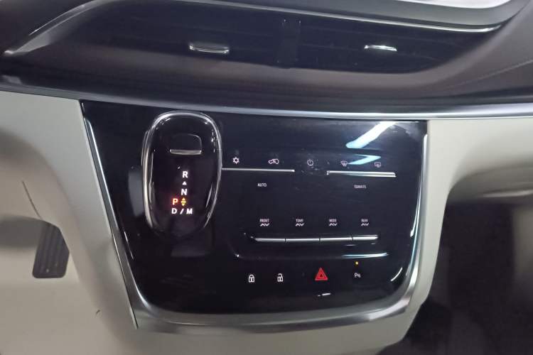 Used Buick GL8 2023 Land Executive Class Comfort Model
