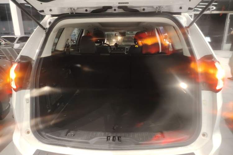 Used Ford Edge 2018 Facelifted EcoBoost 245 Two-Wheel-Drive Platinum Edition 5 Seats China V Emission Standard
